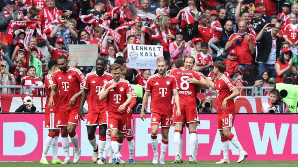 Bayerni zyrtarisht i jep lamtumirën tre futbollistëve  ata nderohen para 80 mijë tifozëve