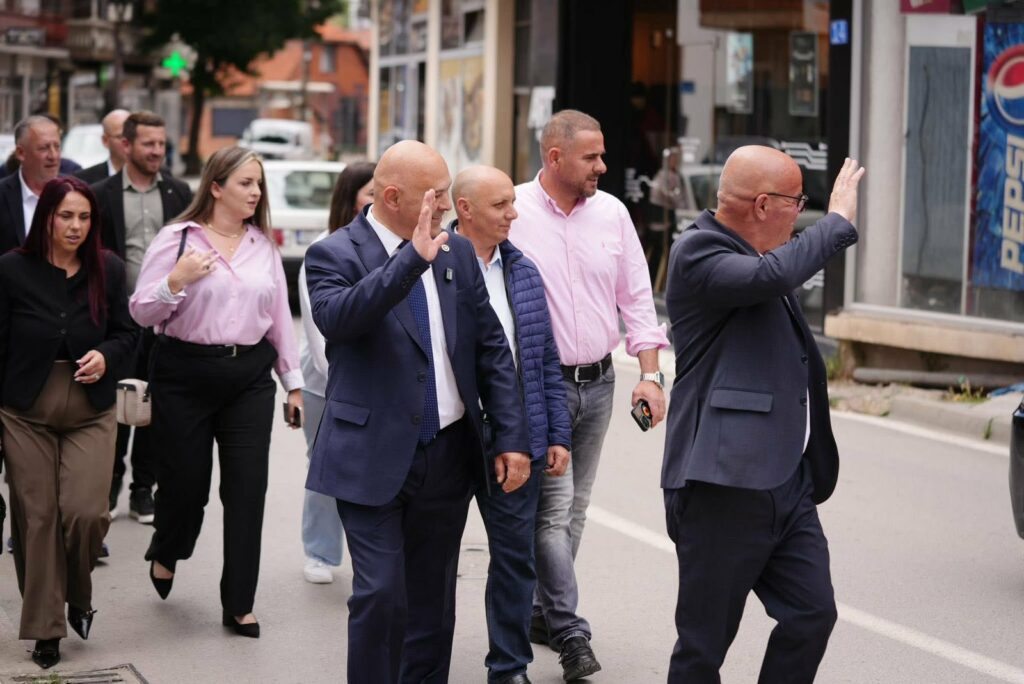 Në shoqërinë e Smajl Latifit  kandidati i AAK së për kryeministër pritet në Rahovec