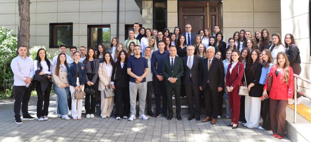 Studentët e Universitetit të Prizrenit  Ukshin Hoti  vizituan Gjykatën Kushtetuese