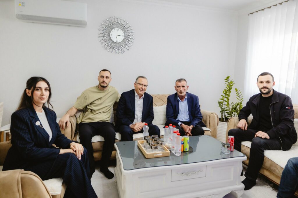 Hamza vazhdon vizitat nëpër familjet  Me qeverinë tonë  ndryshimi do të vijë për çdo familje të Kosovës