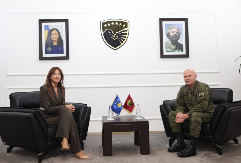 Haxhiu i shkon në zyrë Jasharit  diskutojnë për procesin e tranzicionit të FSK së