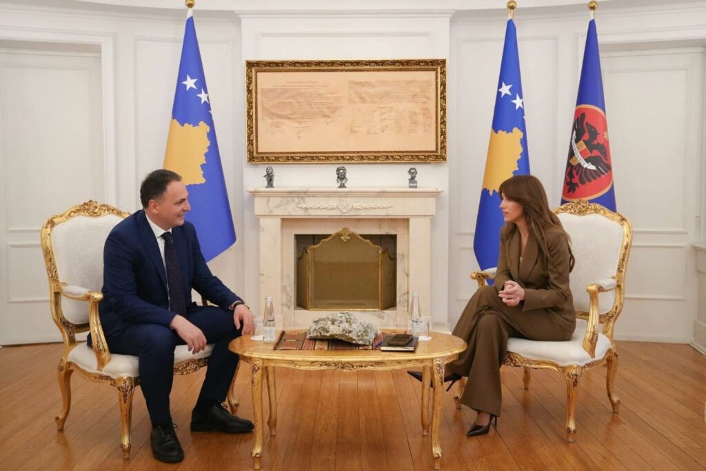 Haxhiu takohet me shefin e AKI së  diskutojnë për zhvillimet e aktuale të sigurisë në vend