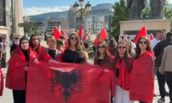 Protesta e studentëve në Shkup  nis grumbullimi i protestuesve