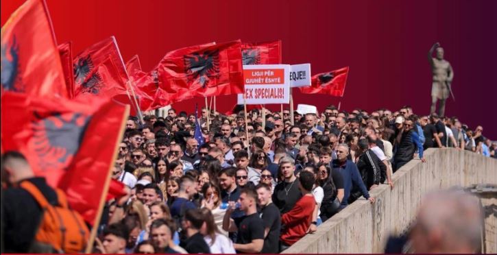 Hamza del në mbështetje të protestës së studentëve shqiptarë në Shkup  Jemi me ju 