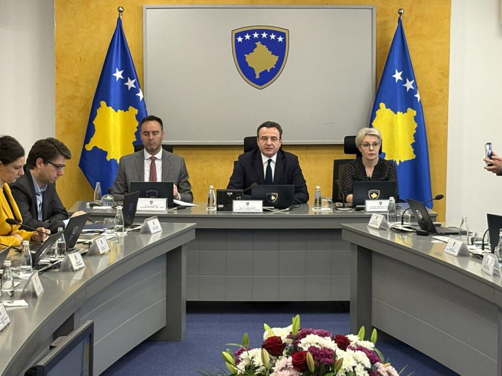 Qeveria në detyrë miraton pakon  Inflacioni 2 0   nga 100 euro për pensionistë  punëtorë privatë  fëmijë dhe studentë