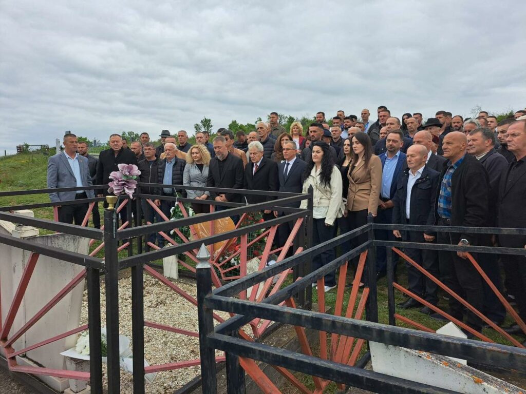 OVLUÇK ja përkujton Tahir dhe Nebih Mehën në 45 vjetorin e rënies