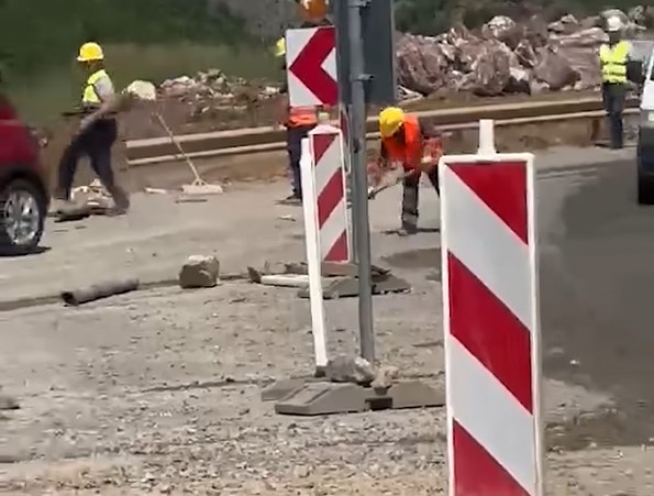 Nis vendosja e shenjave sinjalizuese në vendin ku ndodhi aksidenti me fatalitet në Dollc
