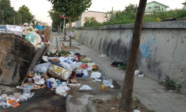 Kryetari i Obiliqit   Prej 1 qershorit qytetarët nuk i detyrohen kompanisë për mbeturinat