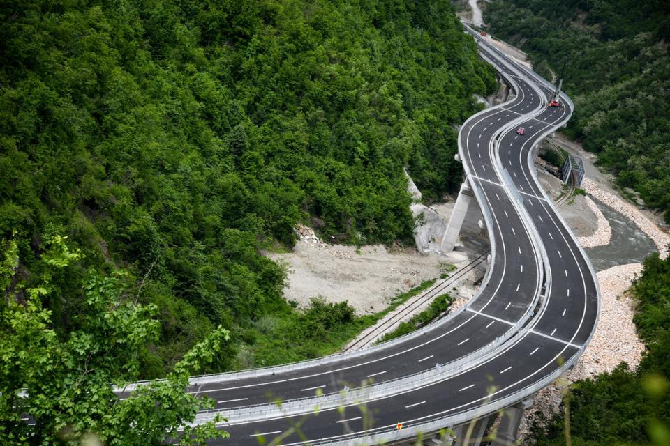 Ministria e Infrastrukturës  Uji i grumbulluar në  Arbën Xhaferi  është larguar
