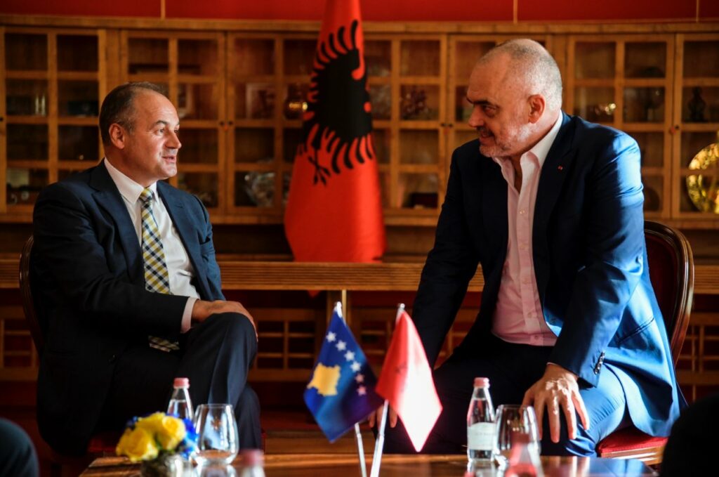 Hoxhaj  Arritjet e Shqipërisë nuk duhet të rrezikohen nga aventura politike