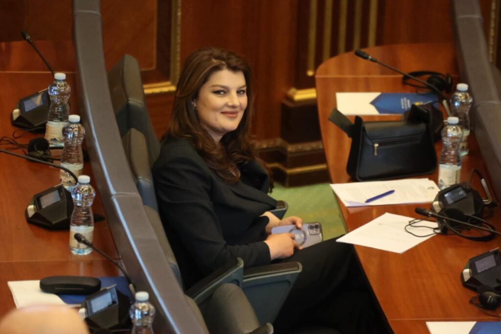 Kosovare Murseli rikthehet në garë për deputete  kërkon besimin e qytetarëve me numrin 25 në listen e PDK së