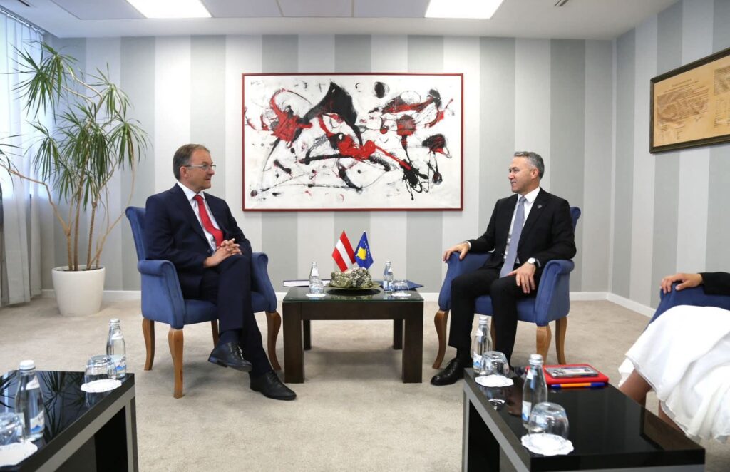 Zulfaj takon ambasadorin austriak  kërkon avancimin e Kosovës drejt statusit të vendit kandidat në BE