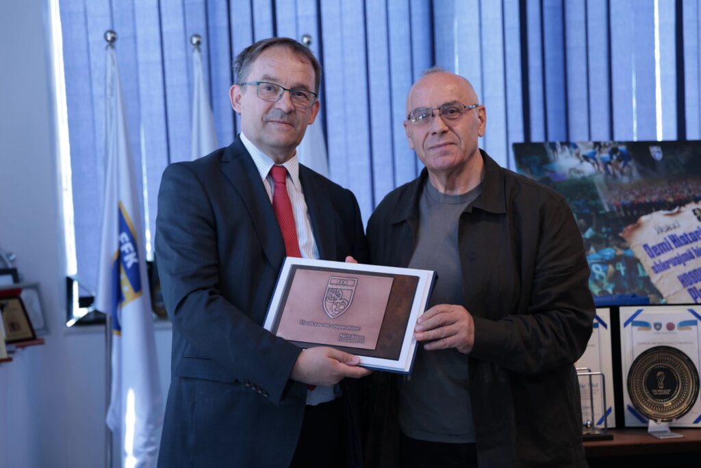 Agim Ademi pret ambasadorin austriak  flasin për ndeshjet Kosovë Austri dhe bashkëpunimin në sport