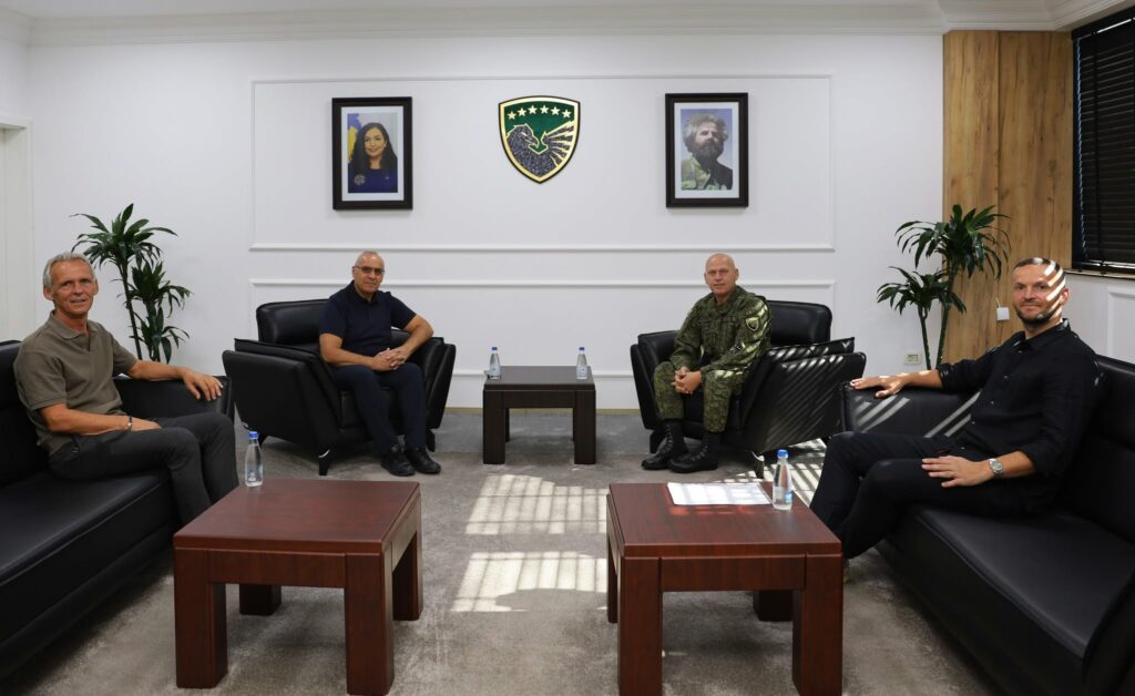 FSK ja dhuron 50 kontejnerë për Federatën e Futbollit të Kosovës