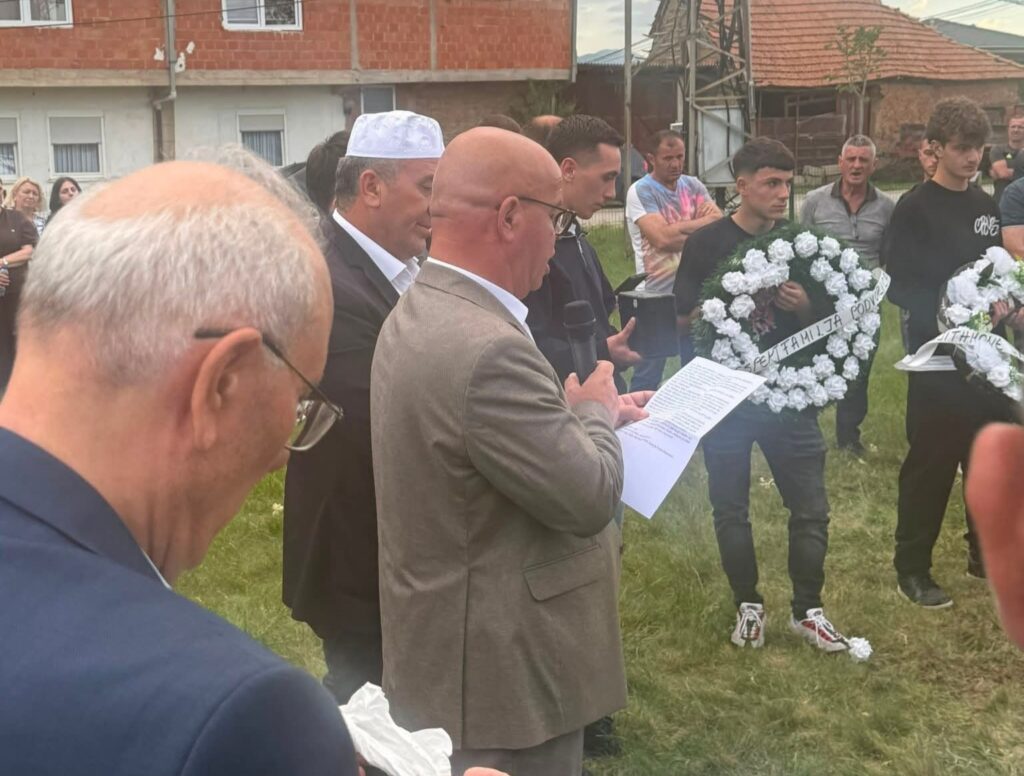 Fjala e Smajl Latifit në ceremoninë e varrimit të motrës së heronjve të kombit  Fahri dhe Bahri Fazliut  Kimete Fazliu Podvorica