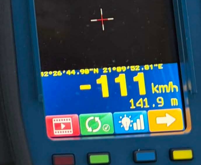 Shoferi kapet me 111 km h në zonën 50 km h  gjobitet me 300 euro dhe i ndalohet vozitja për 3 muaj
