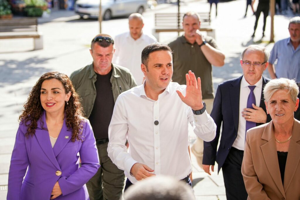 Abdixhiku zotohet nga Rahoveci  1000 euro pagë për mësuesit