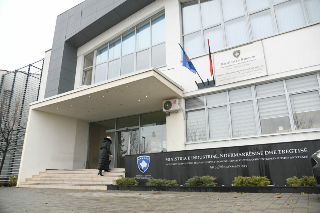 dosja-e-opterushes-ministria-nuk-e-korrigjoi-projektin-tentoi-ta-ndeshkoje-kompanine-por-deshtoi