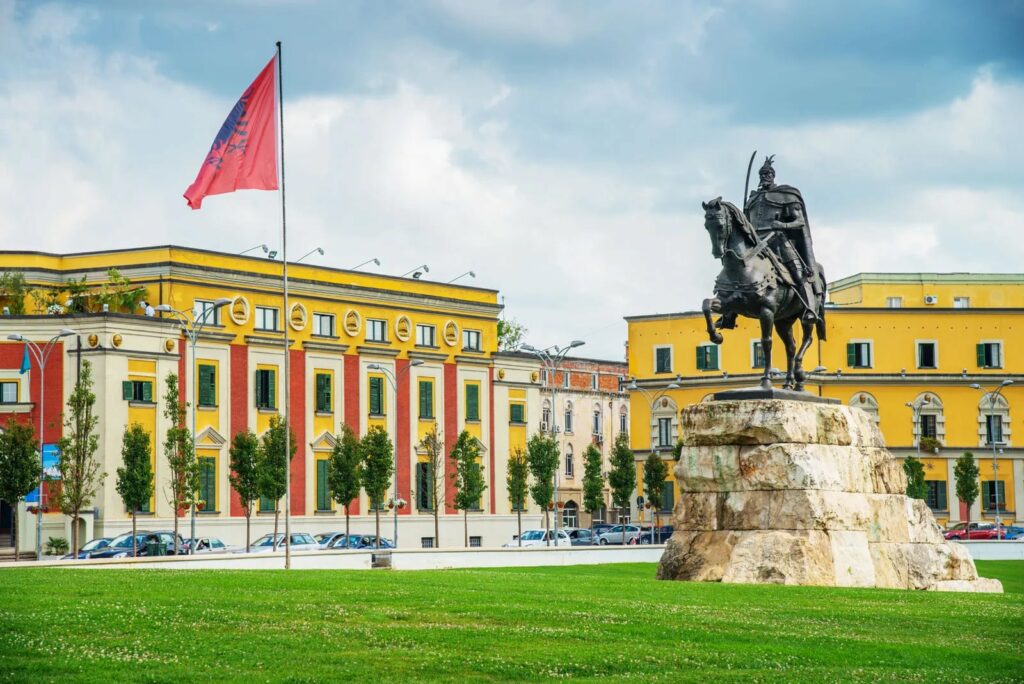 NUK DUHET TË PËRZIHEMI NË PUNËT E SHQIPËRISË