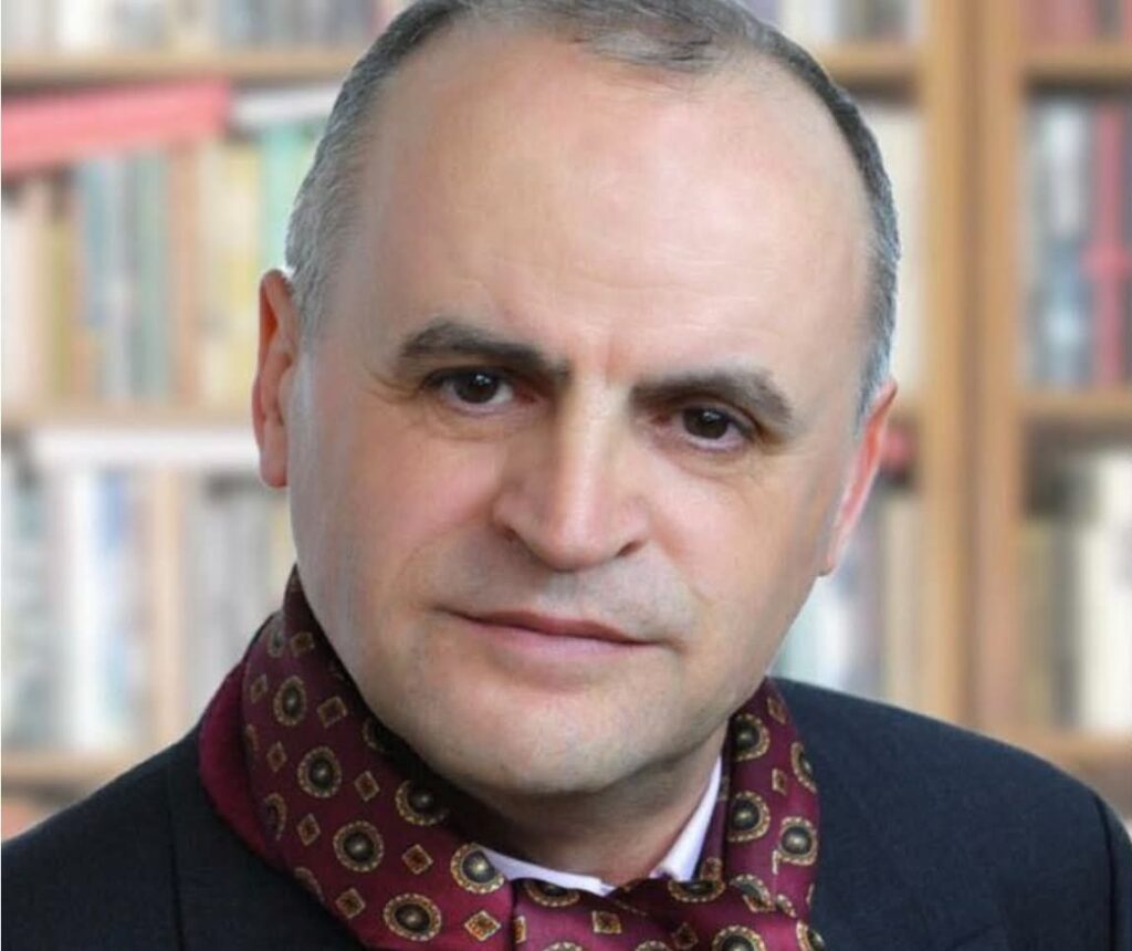 Pas tri dekadash mërgim  rruga e zemrës e sjell sërish në atdhe  Mursel Murseli udhëton drejt vendlindjes me nipat  në një kthim që bashkon brezat