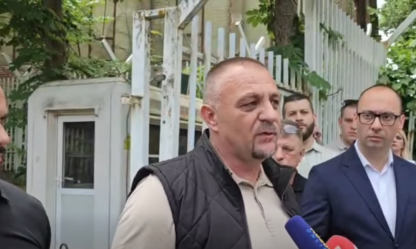 Lirohen nga stacioni policor kryetari i Mitrovicës së Veriut dhe kryesuesi i Kuvendit
