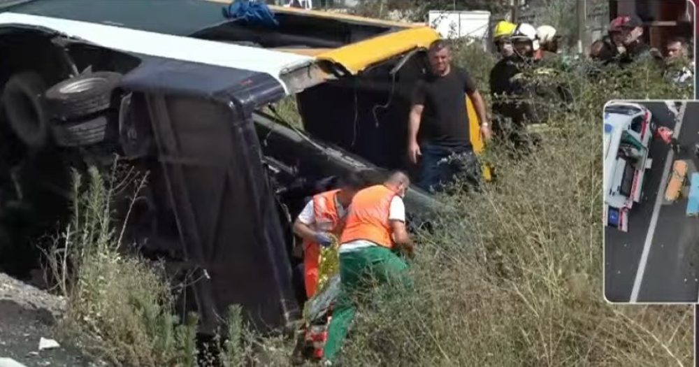 Dy të vdekur dhe 15 të lënduar nga aksidenti i autobusit në rrugën Tiranë Durrës