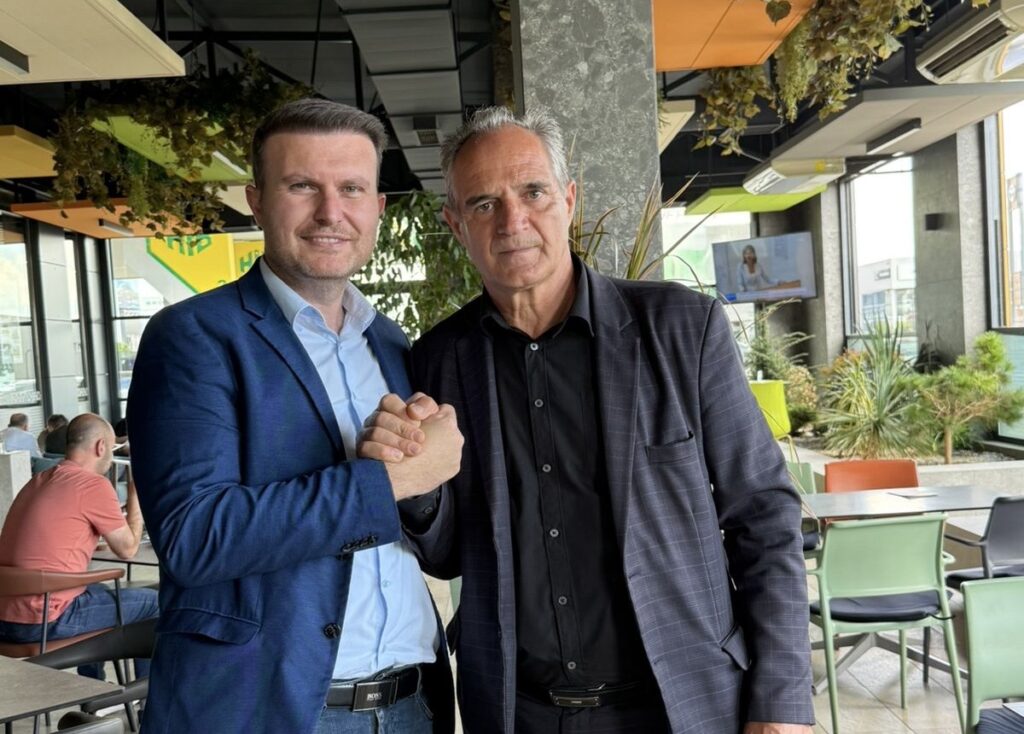 Nait Hasani dhe Besim Hoxha shtrëngojnë duart në rrugëtimin e përbashkët politik