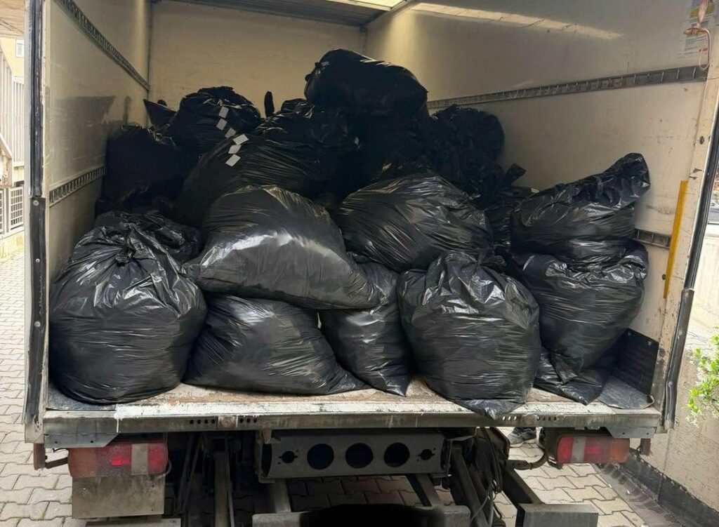 Dogana konfiskon rroba të falsifikuara në Prishtinë  vlera e tyre mbi 81 mijë euro