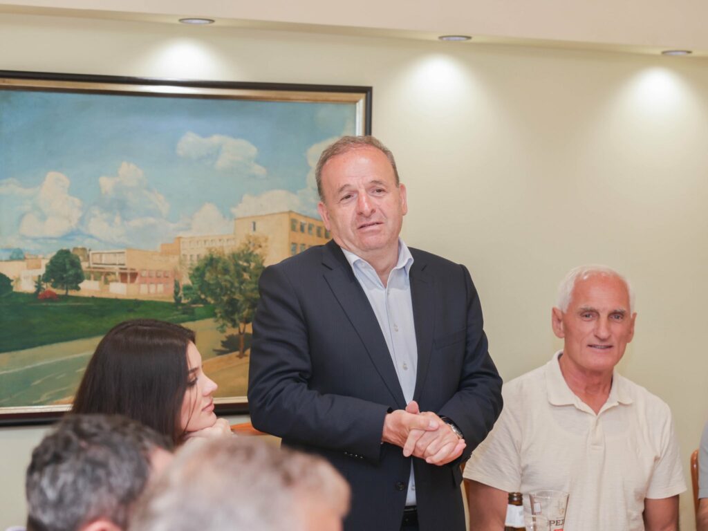 Në mesin e bashkëveprimtarëve dhe bashkëluftëtarëve  Reçica falënderon për mbështetjen