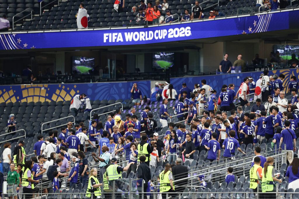 Tifozët japonezë mahnitin sërish botën  pastrojnë stadiumin pas ndeshjes me Holandën