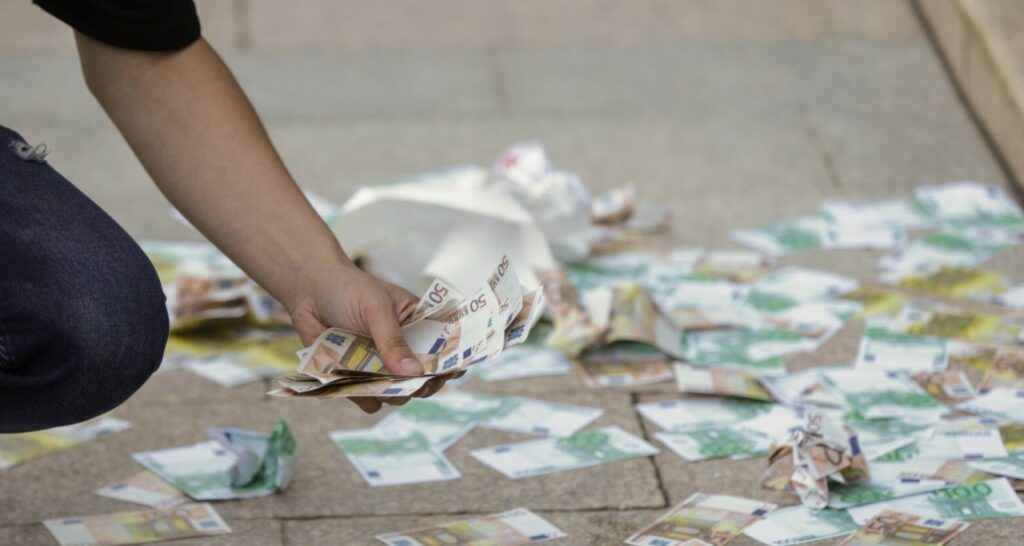  Paga kalimtare   Mbi 150 mijë euro në muaj për ish deputetët