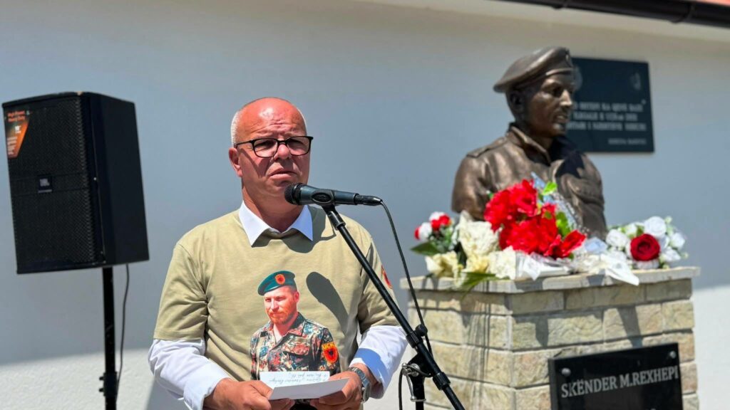 Nderohet kujtimi i heroit Skënder Rexhepi   komandant Hekuri