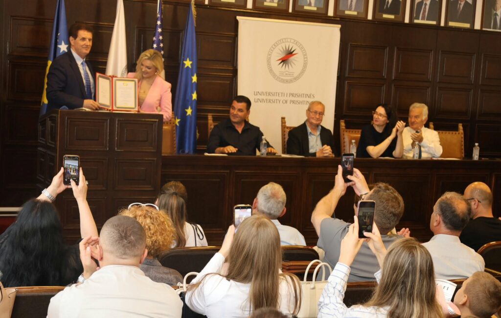 Alketa Gashi Fazliu nderohet me çmimin  Gazetarja e Vitit  nga Universiteti i Teksasit në Dallas