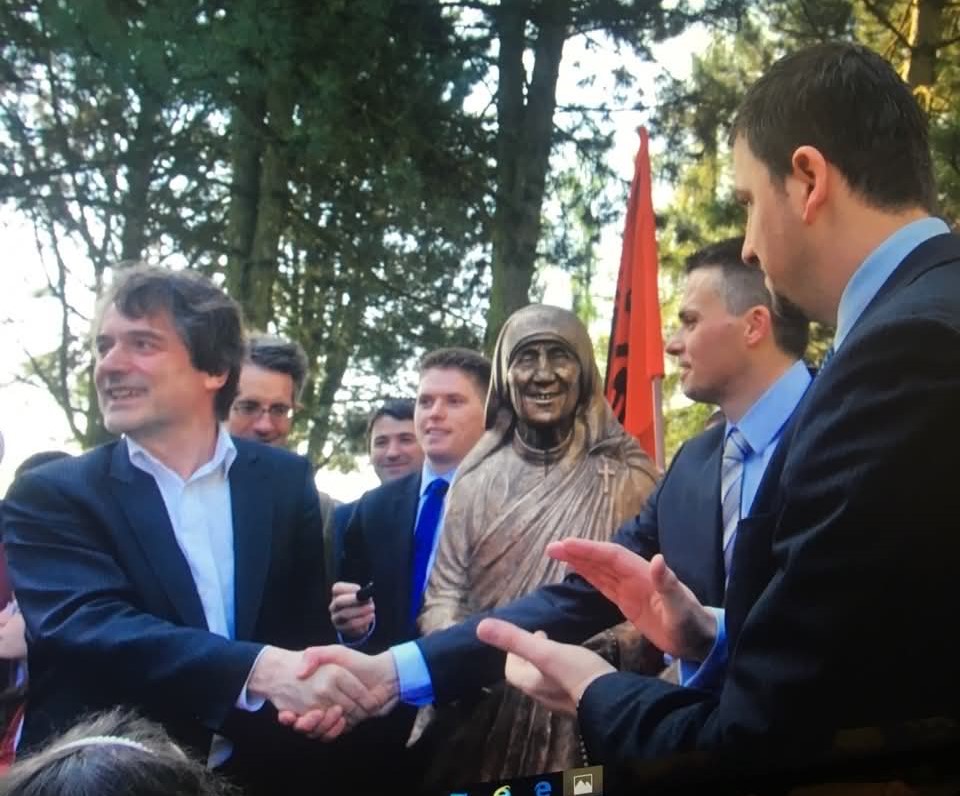 Ilir Seferi rrëfen historinë e shtatores së Shën Terezës në Augsburg  Një projekt që bashkoi shqiptarët