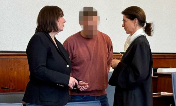 Surprizë në gjyqin ndaj shqiptarit për sulm me thikë në Gjermani  autori del të jetë vëllai i tij që tash ndodhet në Kosovë