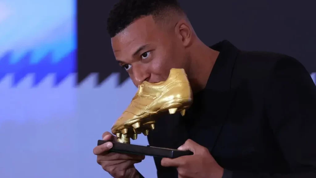 Kylian Mbappe fiton Këpucën e Artë të Botërorit dhe shkruan historinë