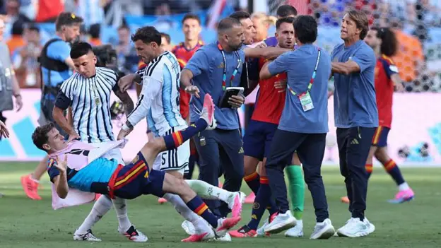 FIFA hap hetime për problemet pas finales së Argjentinës