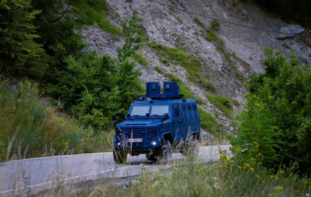 Aksion në Ujman  Policia asiston rrënimin e 11 shtëpive të pushimit