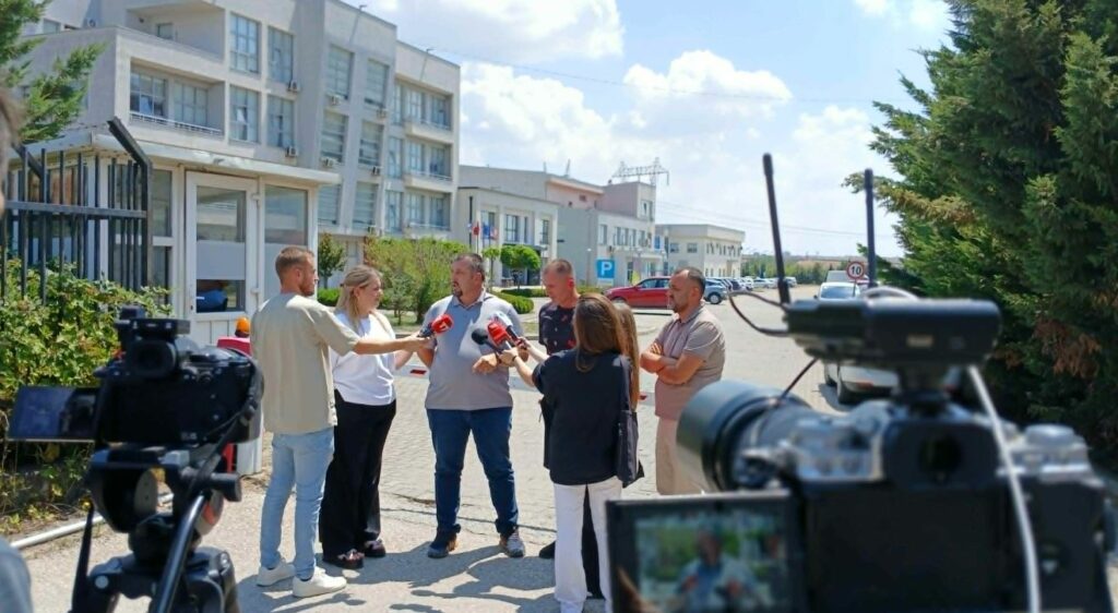 fermeret-dhe-vita-konference-para-auv-publikoni-rezultatet-e-analizave-te-qumeshtit