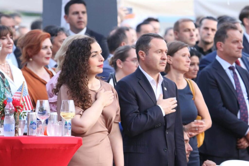 Osmani për pritjen në ambasadën amerikane  Për 250 vjetorin e shtetit që na u gjend pranë në kohë të vështira