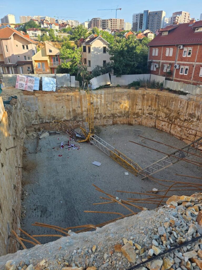 Inspektorati i Punës  Punëtori humbi jetën nga rënia e kranit në vendpunishten  Vëllezërit Asllani  në Prishtinë