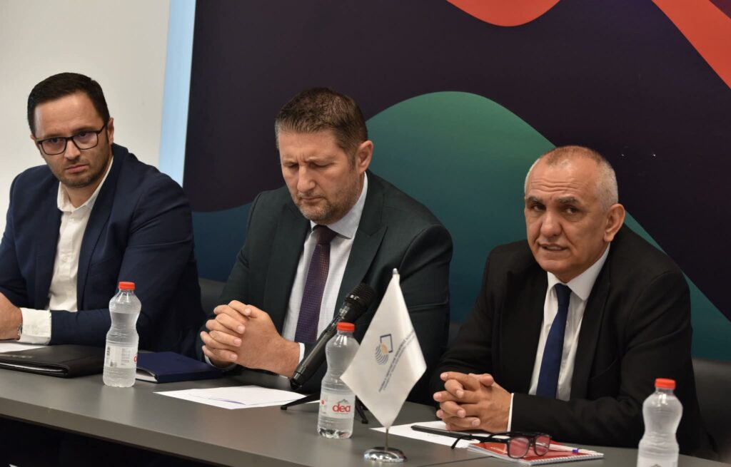 dhoma-e-tregtise-dhe-industrise-kosove-diskuton-me-doganen-sfidat-e-bizneseve