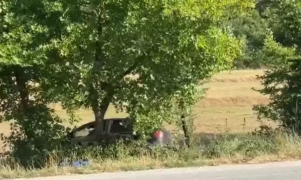 Çifti nga Kosova aksidentohen në rrugën Gjirokastër Tepelenë