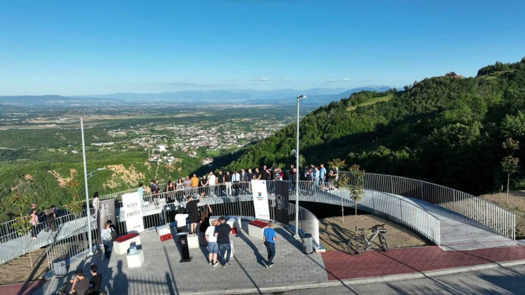 Juniku bëhet me Ballkon Panoramik  Ruzhdi Shehu  Një tjetër pikë turistike që pasuron komunën