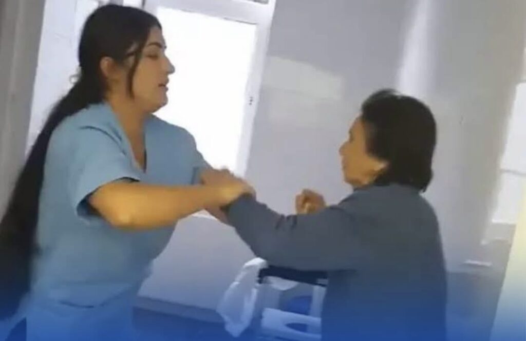 Dënohet me mbi 2 vjet burgim Aurona Pelaj për sulmin ndaj të moshuarës në Pejë  lirohen dy të tjerat