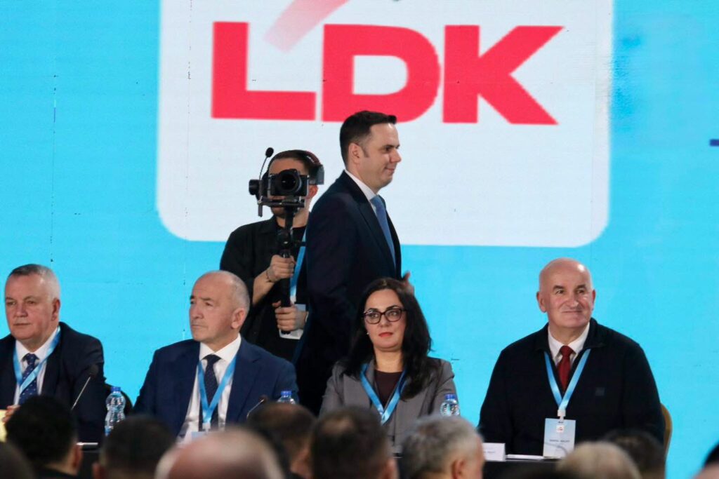 Karriga e luhatur e Lumirit  Kuvendi zgjedhor i LDK së  urgjencë  para konstituimit të Kuvendit