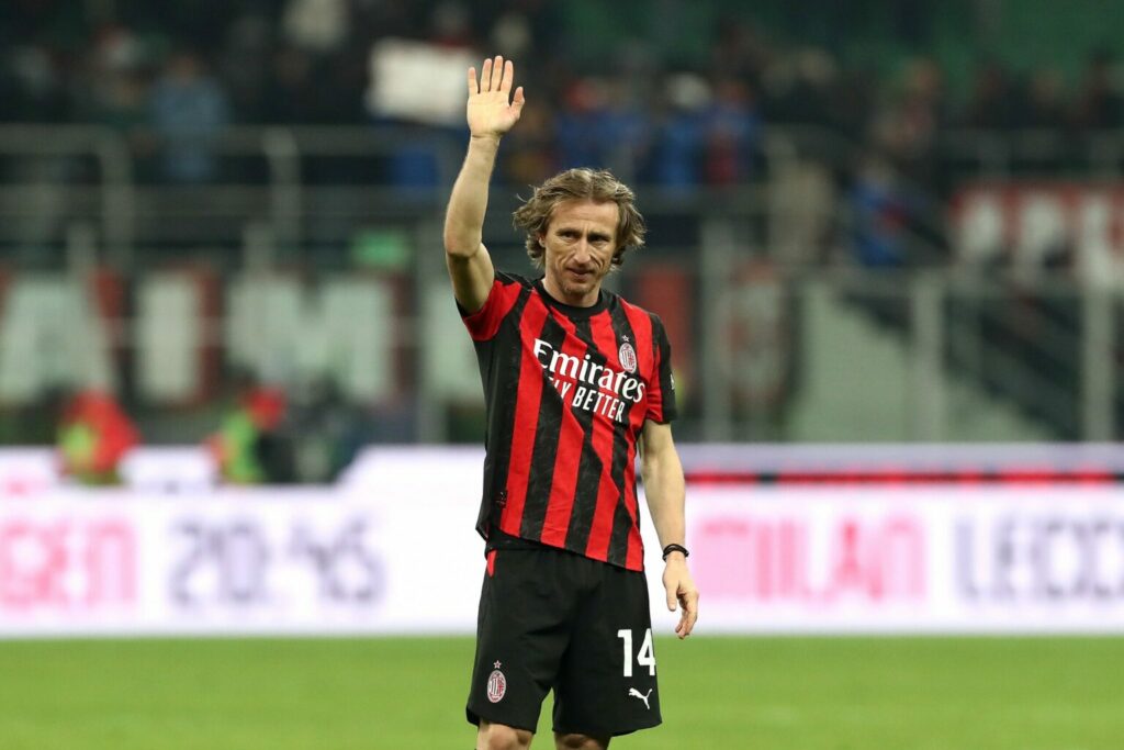 Modric nuk pensionohet  rinovon me Milanin