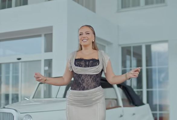 Adelina Spahija  godet  me projektin e radhës