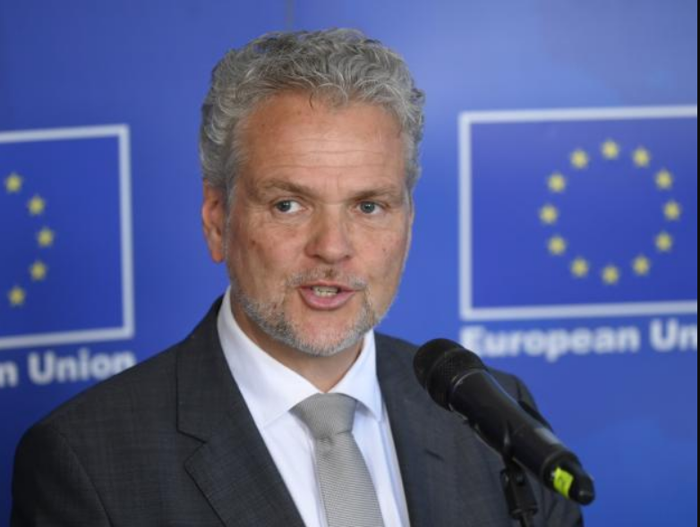 Politikani malazez  Ambasadori i BE së na tha ta harrojmë Evropën nëse vazhdojmë me çnjohjet e Kosovës