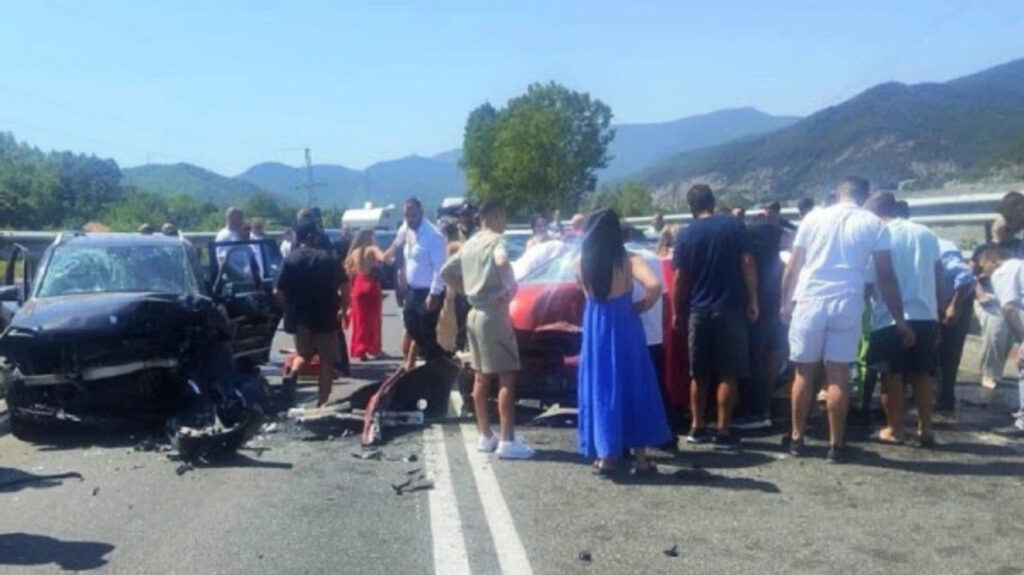 Aksident i rëndë në Rrugën e Kombit  dy persona në gjendje të rëndë